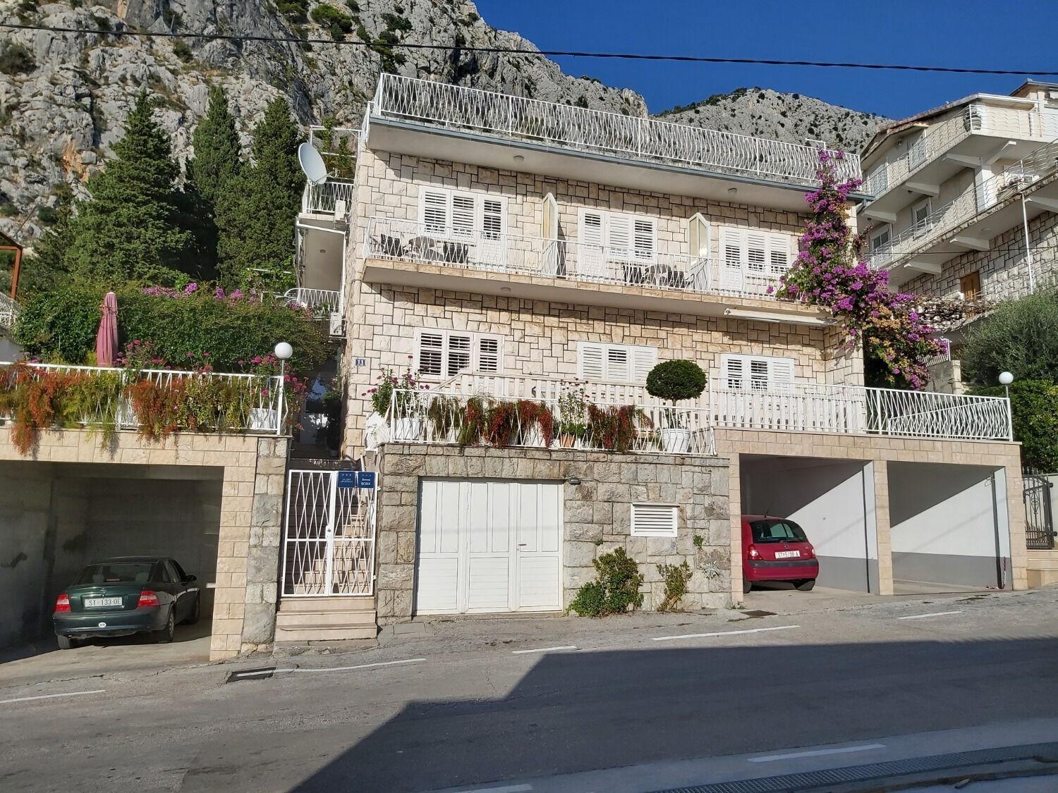 Apartments Ivan - With Parking Omiš Extérieur photo